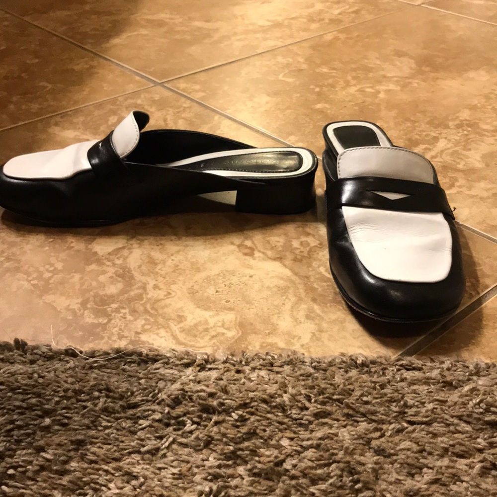 Antonio Melani black & white slip on